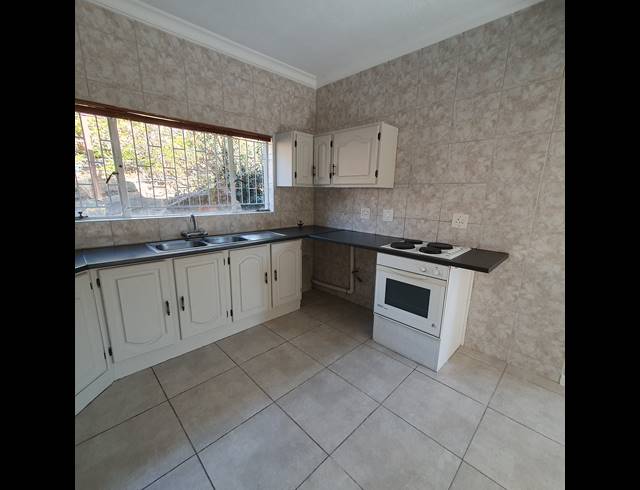 2 BEDROOM FREEHOLD FOR SALE IN OAKDENE